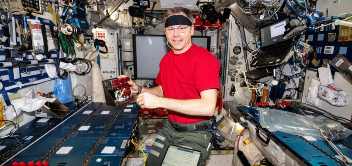Nick Hague al lavoro durante la sua ultima missione SpaceX Crew-9. Crediti: NASA